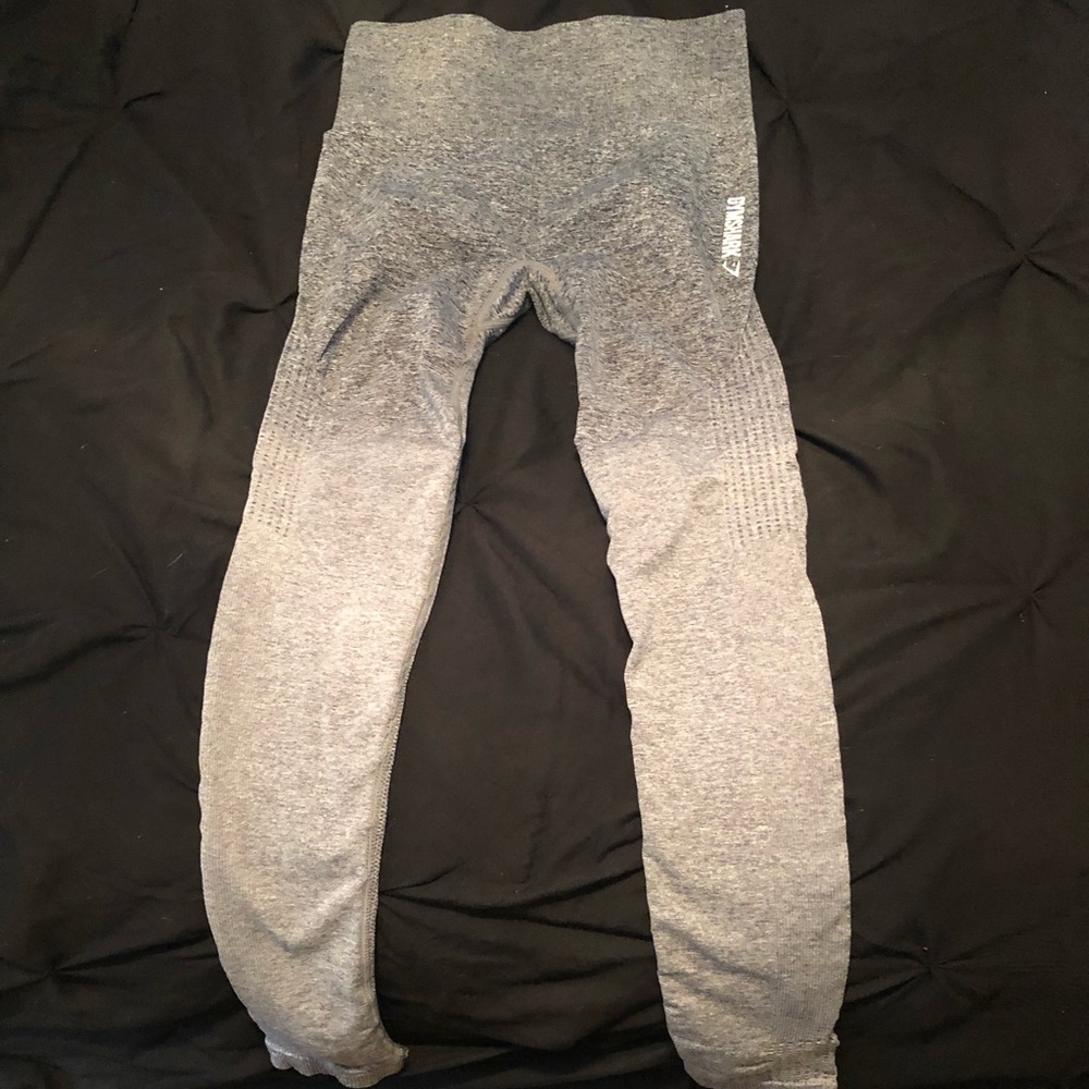 Gym shark leggings